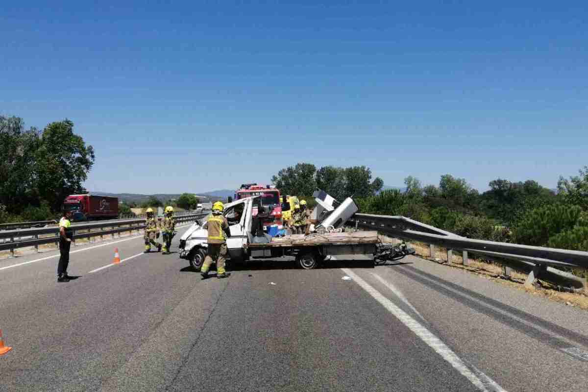 Nou Accident A L AP 7 Una Autocaravana Implicada I Tres Persones Ferides