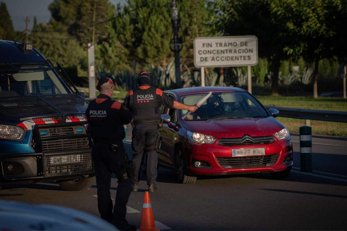 Els Mossos en xoc pel què han trobat en un cotxe 66 anys i tapat amb