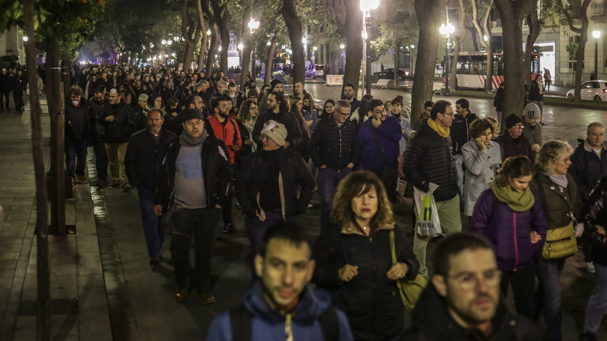 Milers de persones es manifesten a Tarragona després de l explosió química