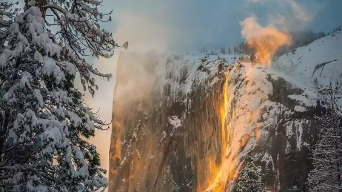 Imatge de la cascada de foc a Yosemite