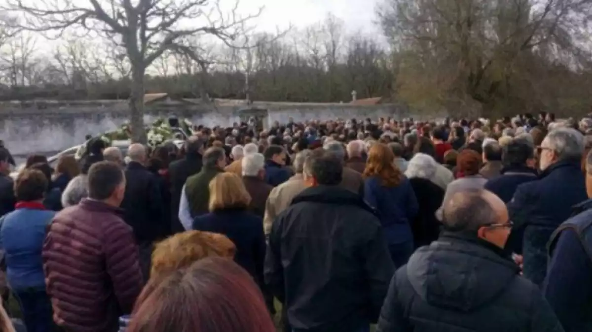 A l'enterrament de José Pinto va assistir molta gent