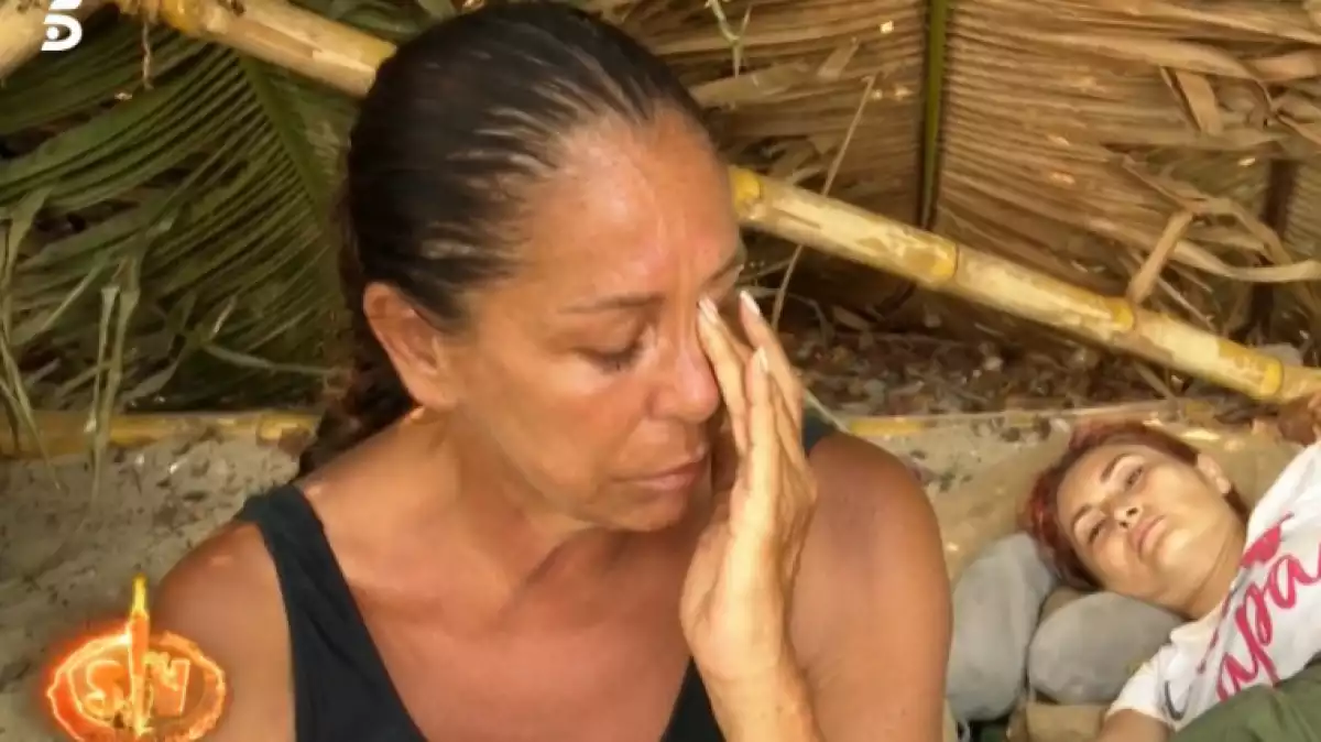 Isabel Pantoja plorant a l'illa