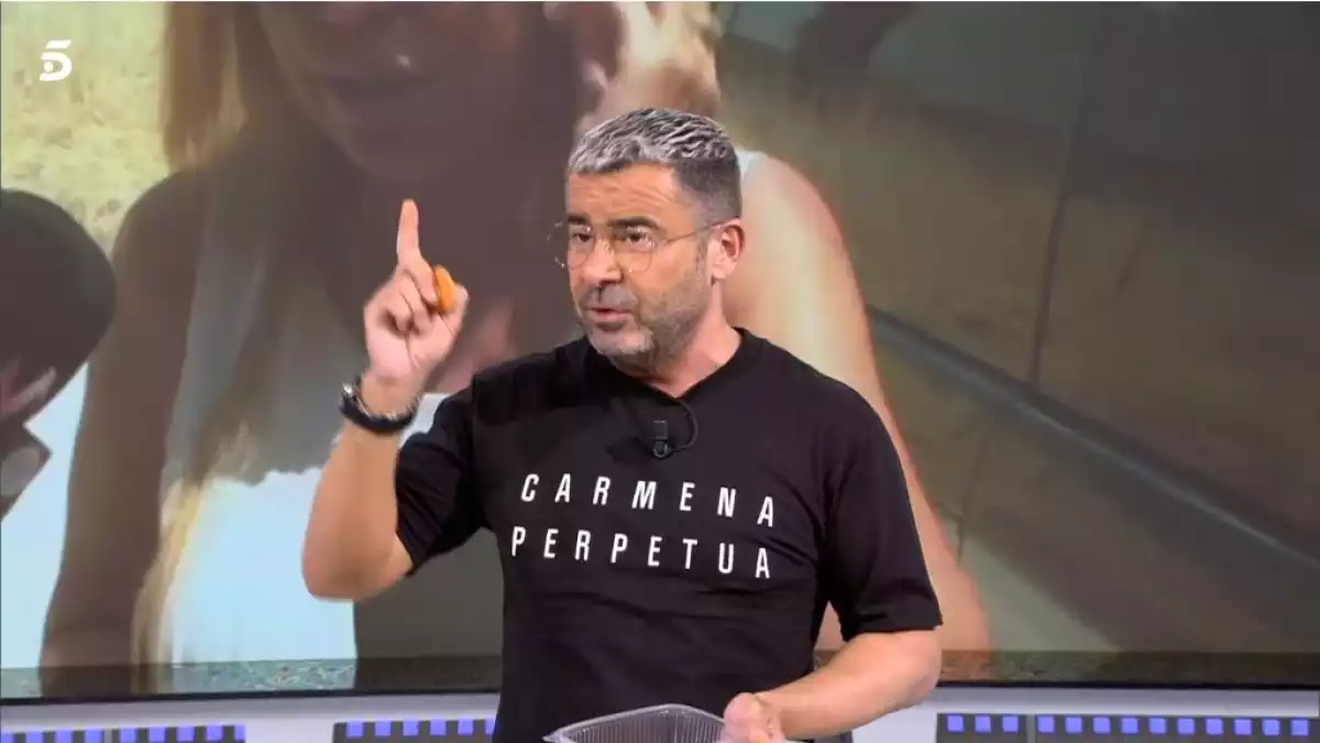 Jorge Javier amb la samarreta a favor de l'exalcaldessa de Madrid: «Carmena Perpetua»