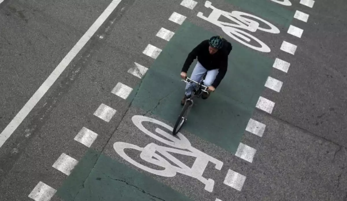 Una de les solucions a la contaminació és l'augment dels carrils bici