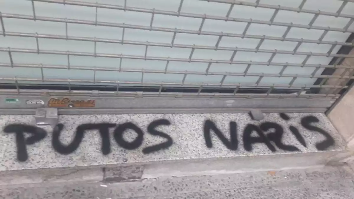 Apareix una pintada a la seu de Ciutadans de Girona acusant-los de «nazis»