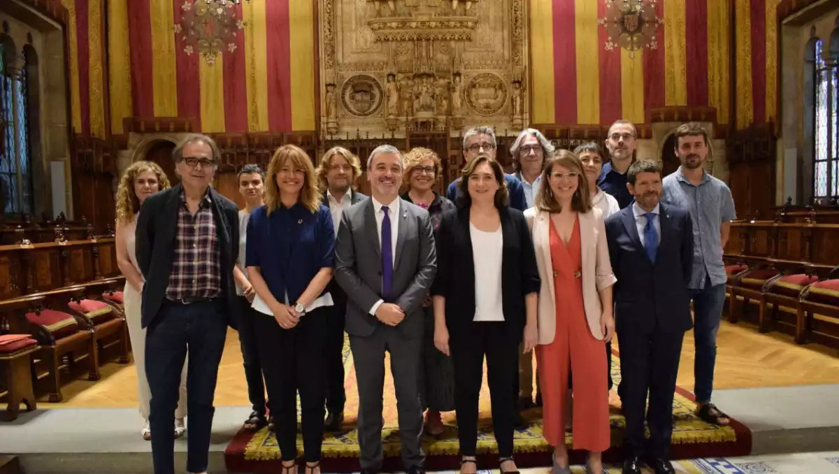 Els regidors del nou govern de l'Ajuntament de Barcelona