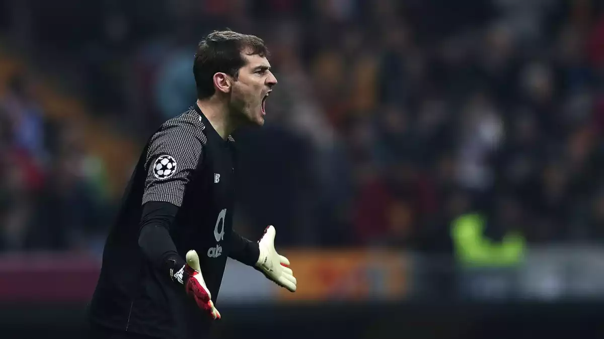 Iker Casillas durant un partit amb l'Oporto