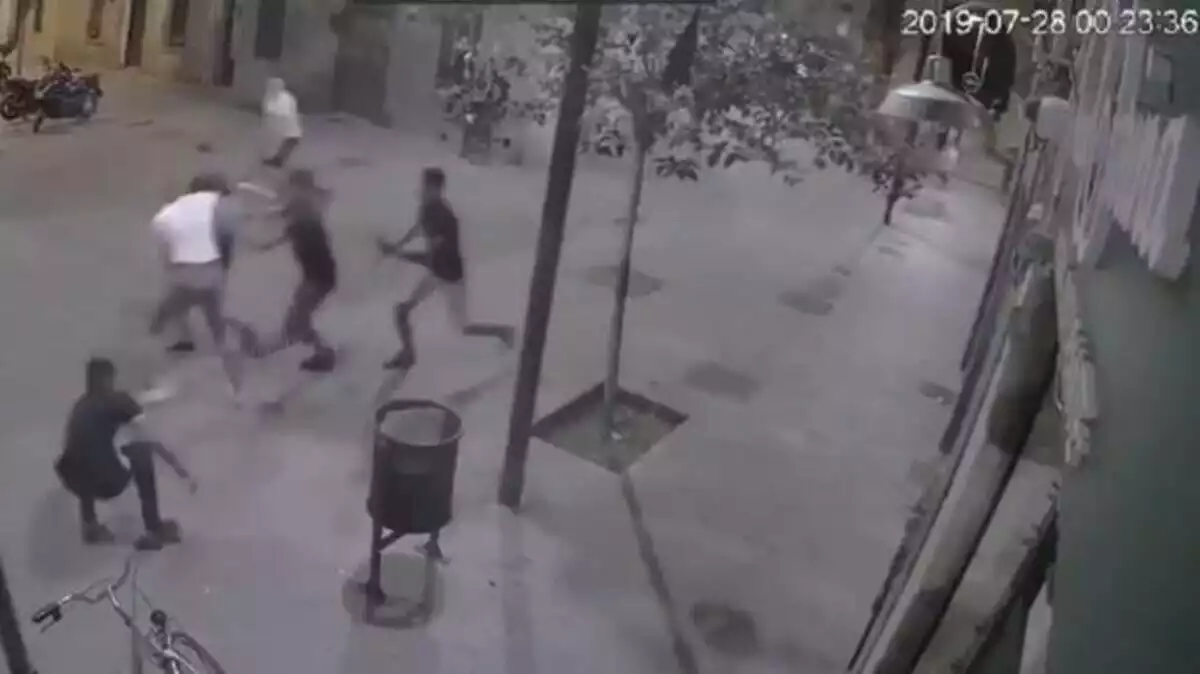 Imatges del vídeo de l'atracament a la Barceloneta