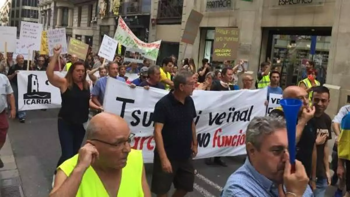 Veïns de Barcelona es manifesten contra la inseguretat i l'incivisme a la ciutat