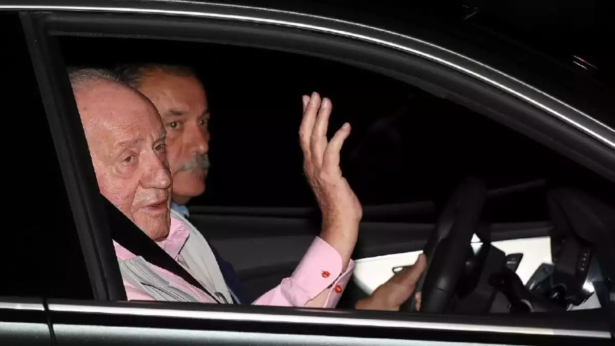 El rei Joan Carles entrant a l'hospital