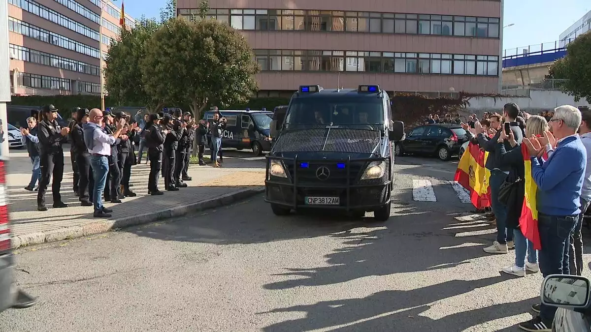 Els agents de la Policia Nacional de Lonzas ha tornat al municipi després de la setmana de l'operatiu a Catalunya