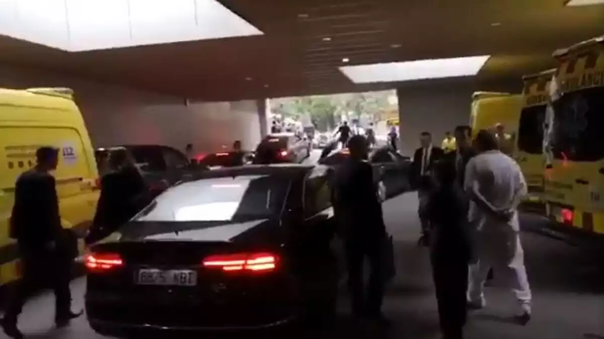 Forta escridassada a Pedro Sánchez a l'Hospital Sant Pau de Barcelona