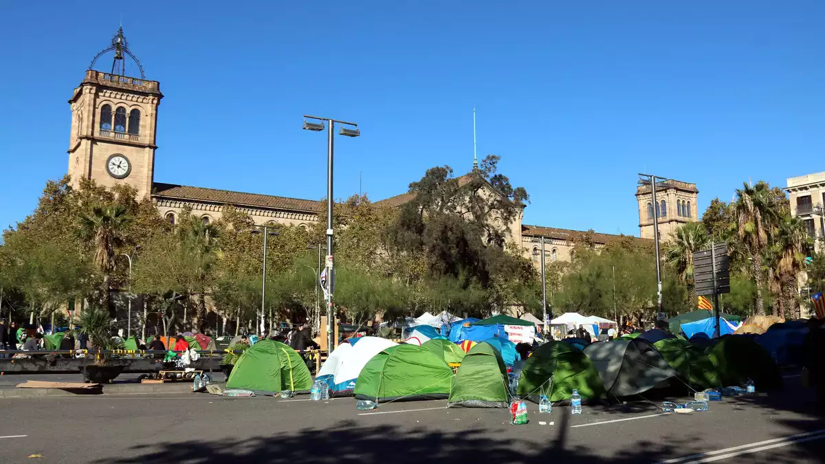 L'acampada a plaça Universitat el 11 de novembre de 2019