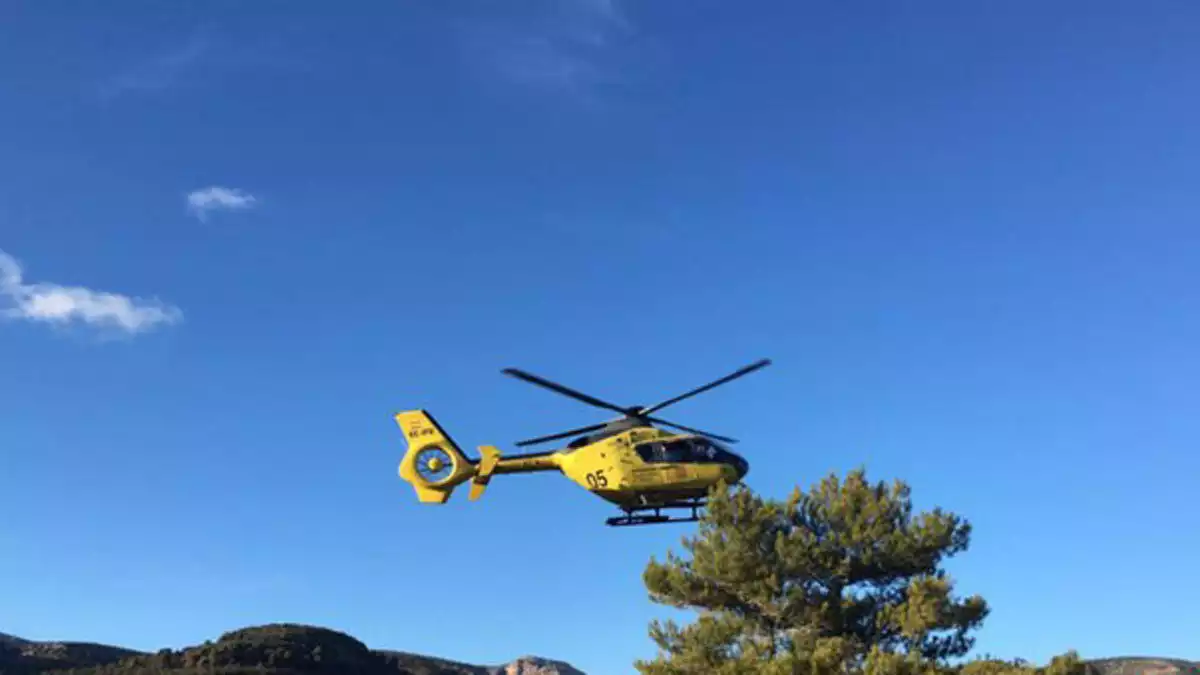 Helicòpter SEM treballant en les tasques de recerca a la Noguera