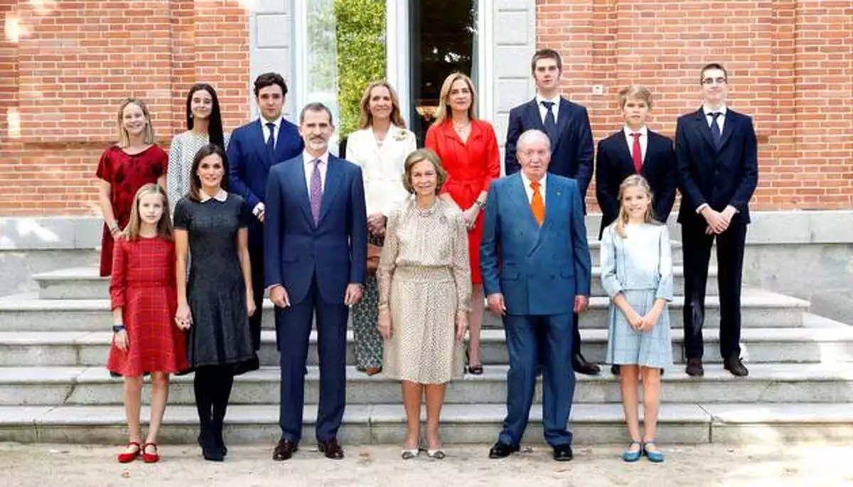 La família reial al complet durant el 80è aniversari de la reina Sofia