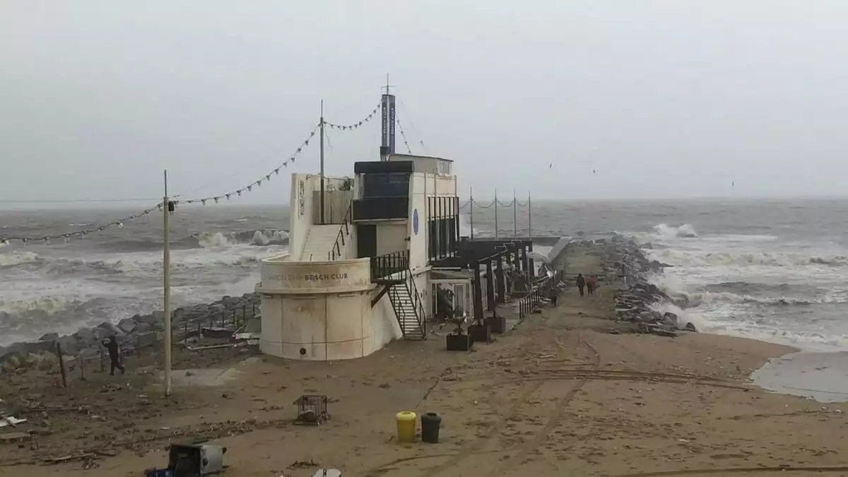 Imatge dels desperfectes d'una platja després d'un temporal