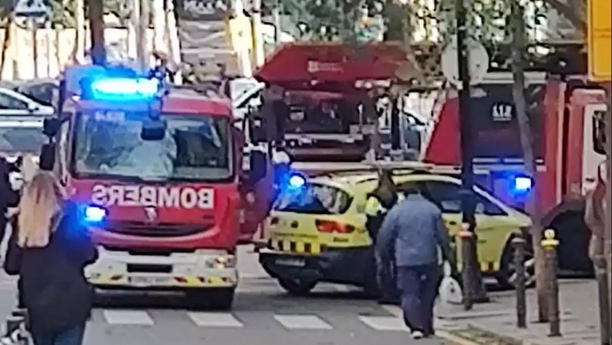 Imatge de l'incendi d'avui en un pis de Barcelona