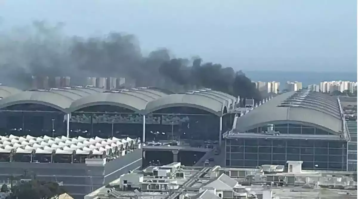 Incendi a l'aeroport d'Alacant-Elx aquest 15 de gener del 2020