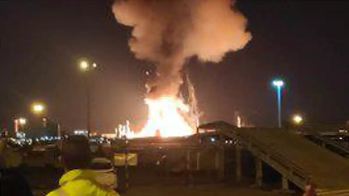 Imatge de l'explosió i la columna de fum