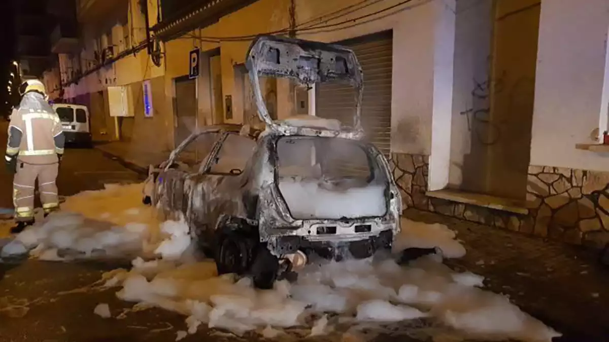 El cotxe del regidor de Vox a Salt, Sergi Fabri, cremat el 24 de febrer de 2020.