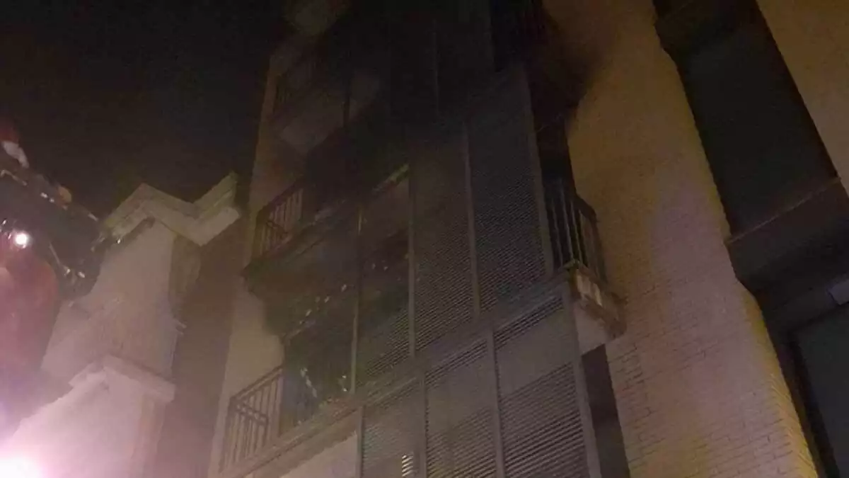 Incendi al carrer Joaquim Botet i Sisó de Girona el 13 de febrer de 2020