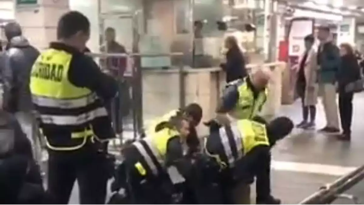 Captura de l'«agressió racista» a l'estació de plaça de Catalunya