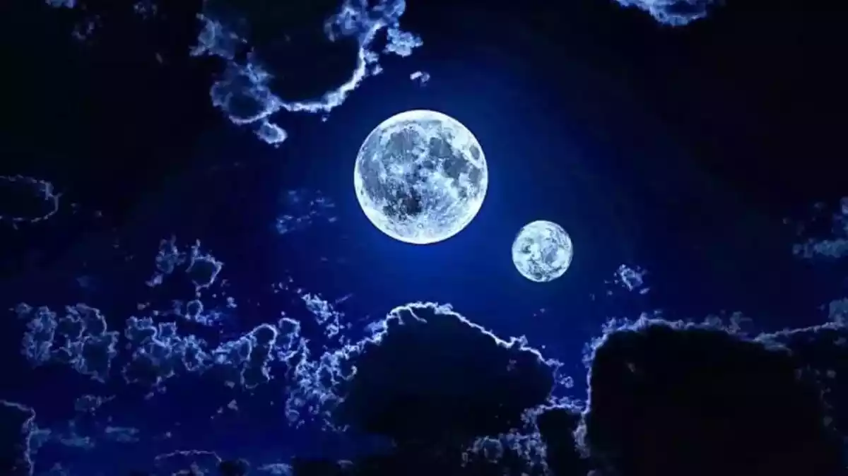 Imatge il·lustrativa de dues llunes al cel