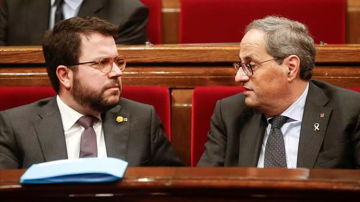 Pere Aragonès i Quim Torra, en una sessió de control al Parlament de Catalunya.