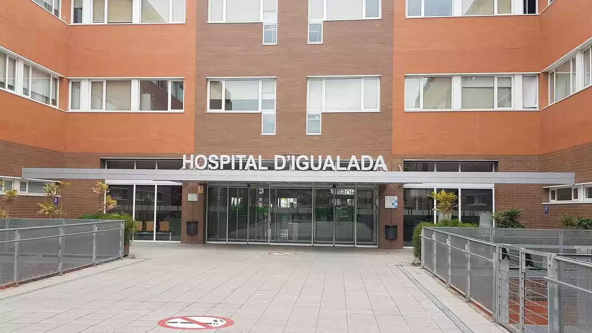 Façana de l'Hospital d'Igualada el 13 de març de 2020.