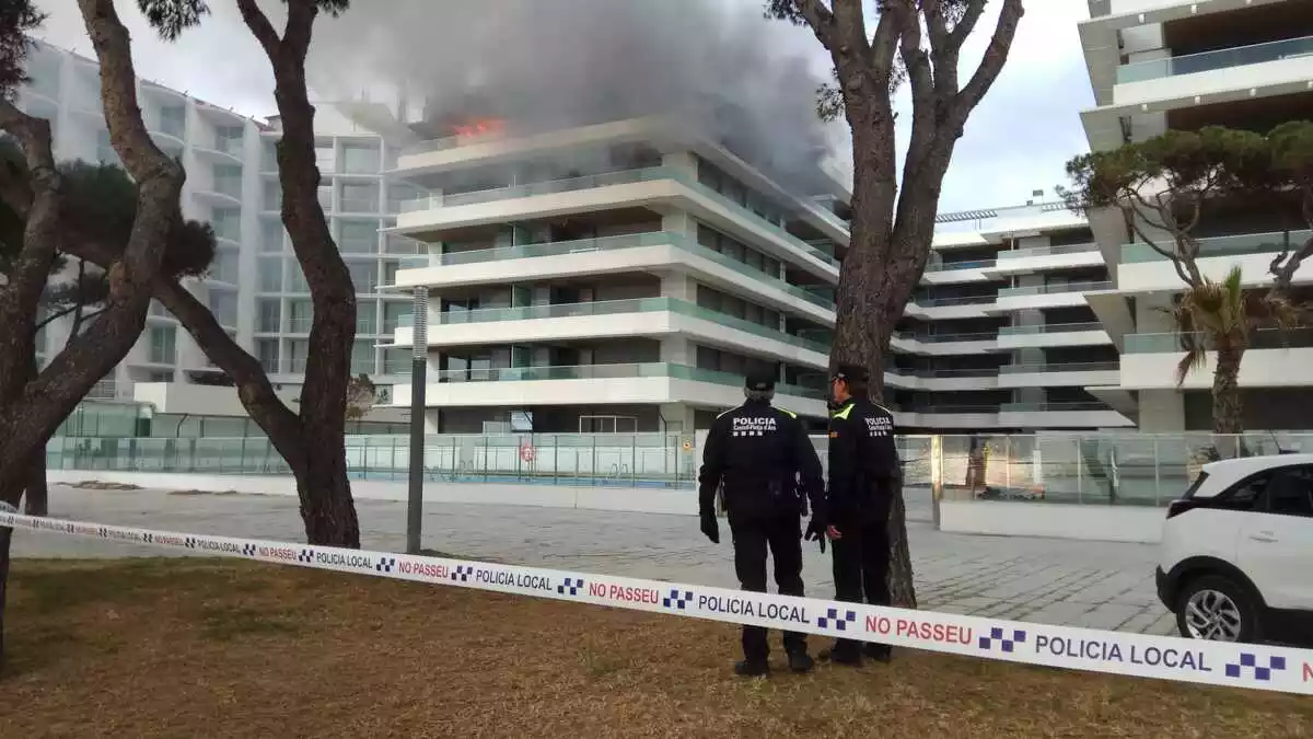 Un incendi, dimarts, 3 de març, en uns apartaments de Platja d'Aro.