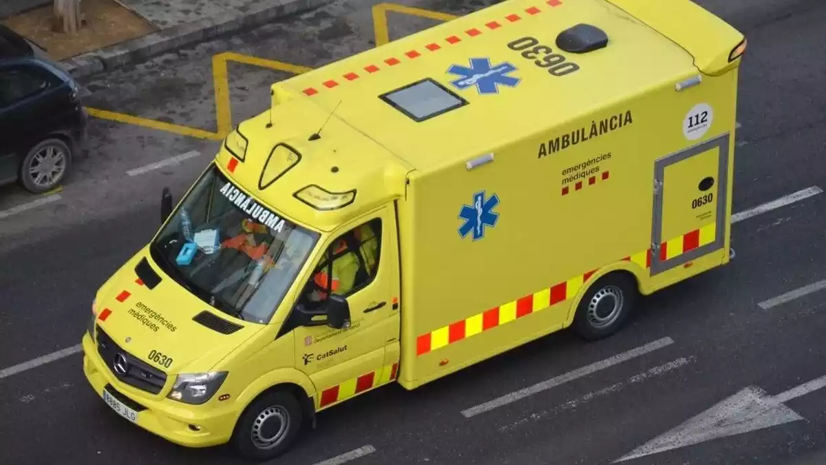 Imatge d'una ambulància del SEM