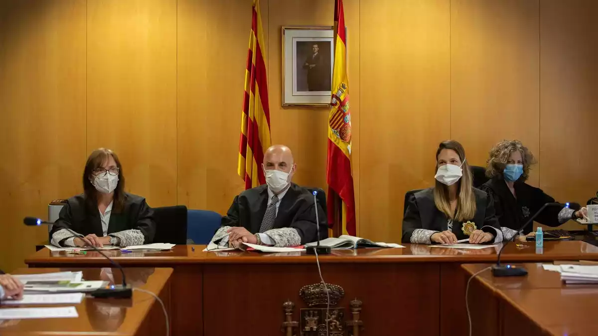 Imatge del judici a la Sala Contenciosa del TSJC pels recursos a la prohibició de manifestacions de VOX a les quatre capitals de Catalunya