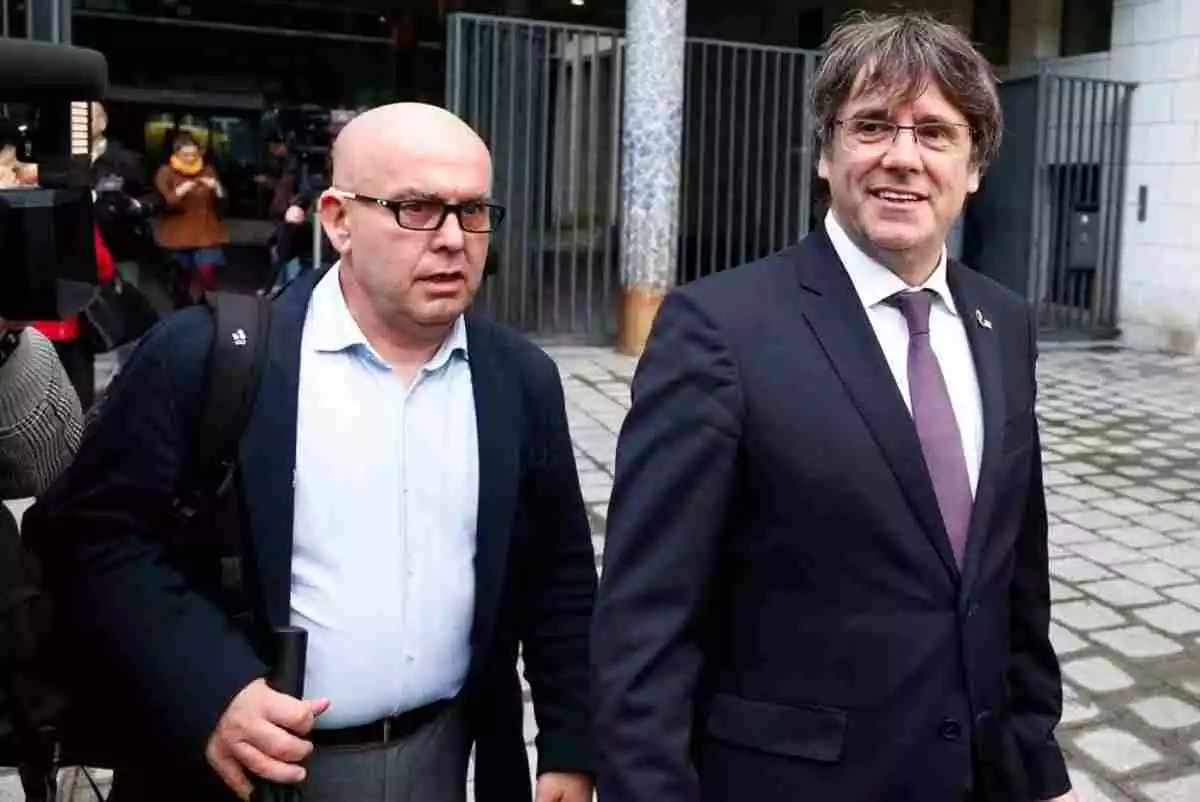 Carles Puigdemont i el seu advocat, Gonzalo Boye, a Bèlgica.