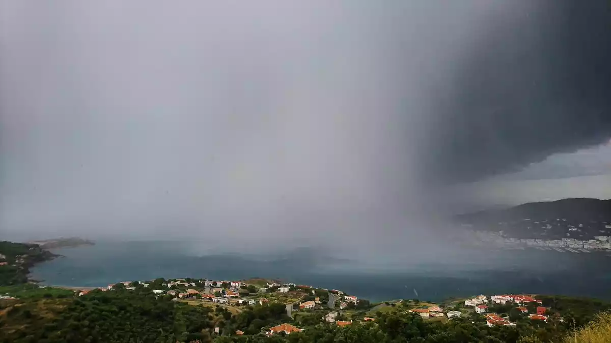 Imatge d'una tempesta a la Costa Brava