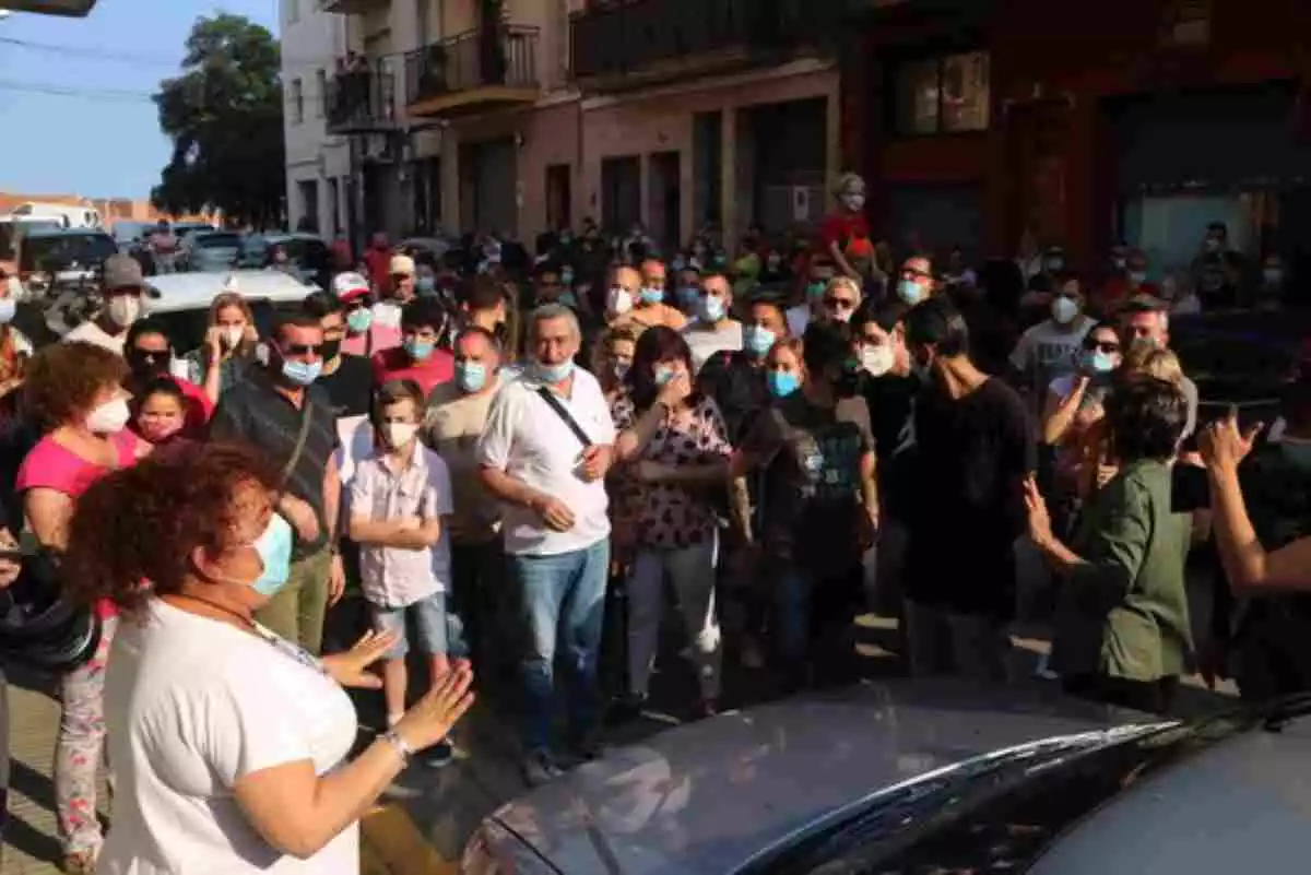 Diverses persones durant una manifestació a Mataró aquest 21 de juny