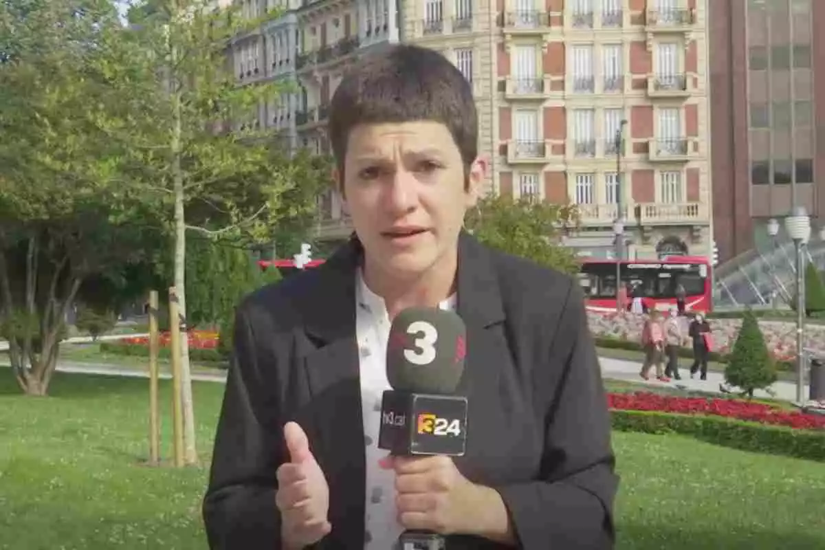 La corresponsal de TV3 a Bilbao, Jordina Arnau, durant el 'Telenotícies' del passat dijous