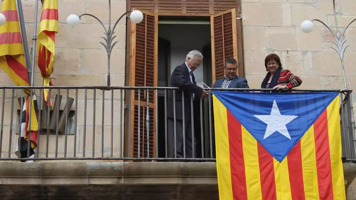 L'estelada, al balcó de l'Ajuntament de Tàrrega el 25 de maig de 2015.