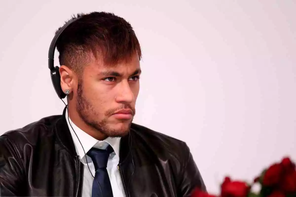 Neymar amb auriculars en una foto d'arxiu