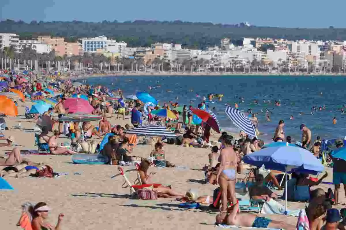 Turistes en una platja de Mallorca
