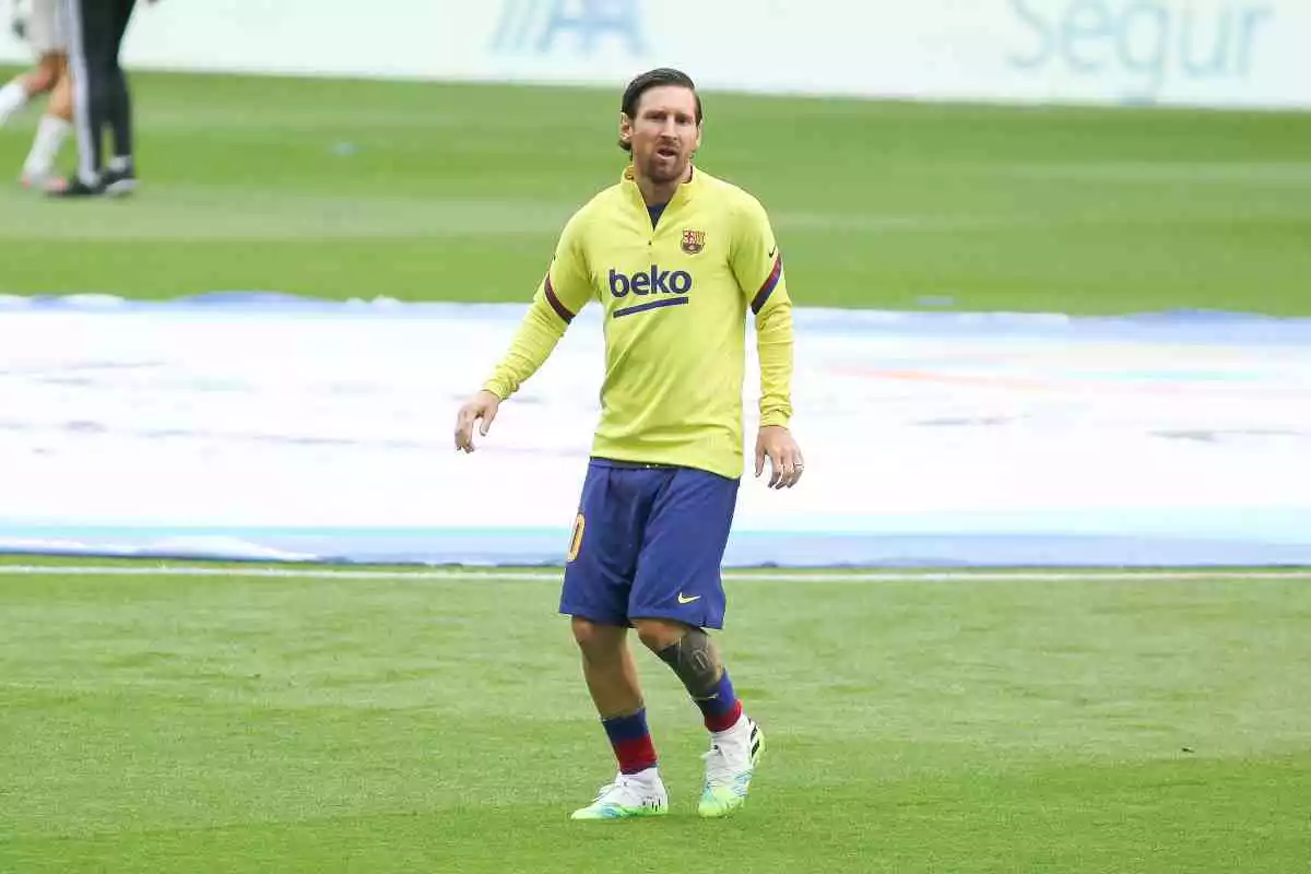 Leo Messi durant l'escalfament previ al partit del FC Barcelona al camp del Celta