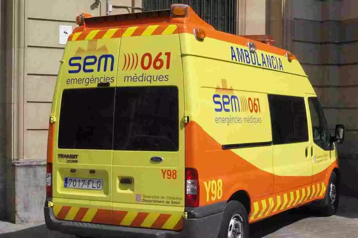Imatge d'arxiu d'una ambulancia del SEM