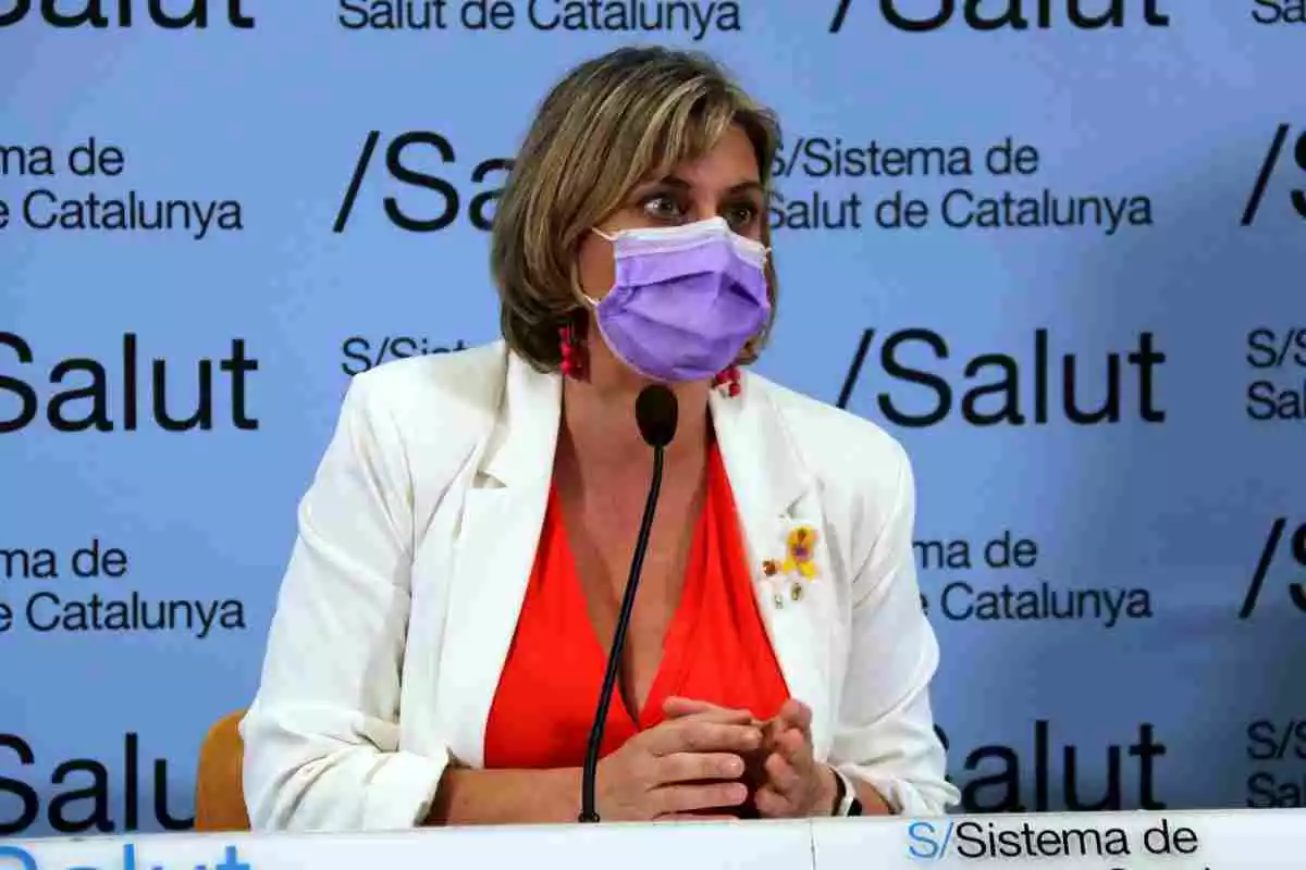 Pla mitjà de la consellera de Salut, Alba Vergés, durant la roda de premsa, el 16 de juliol