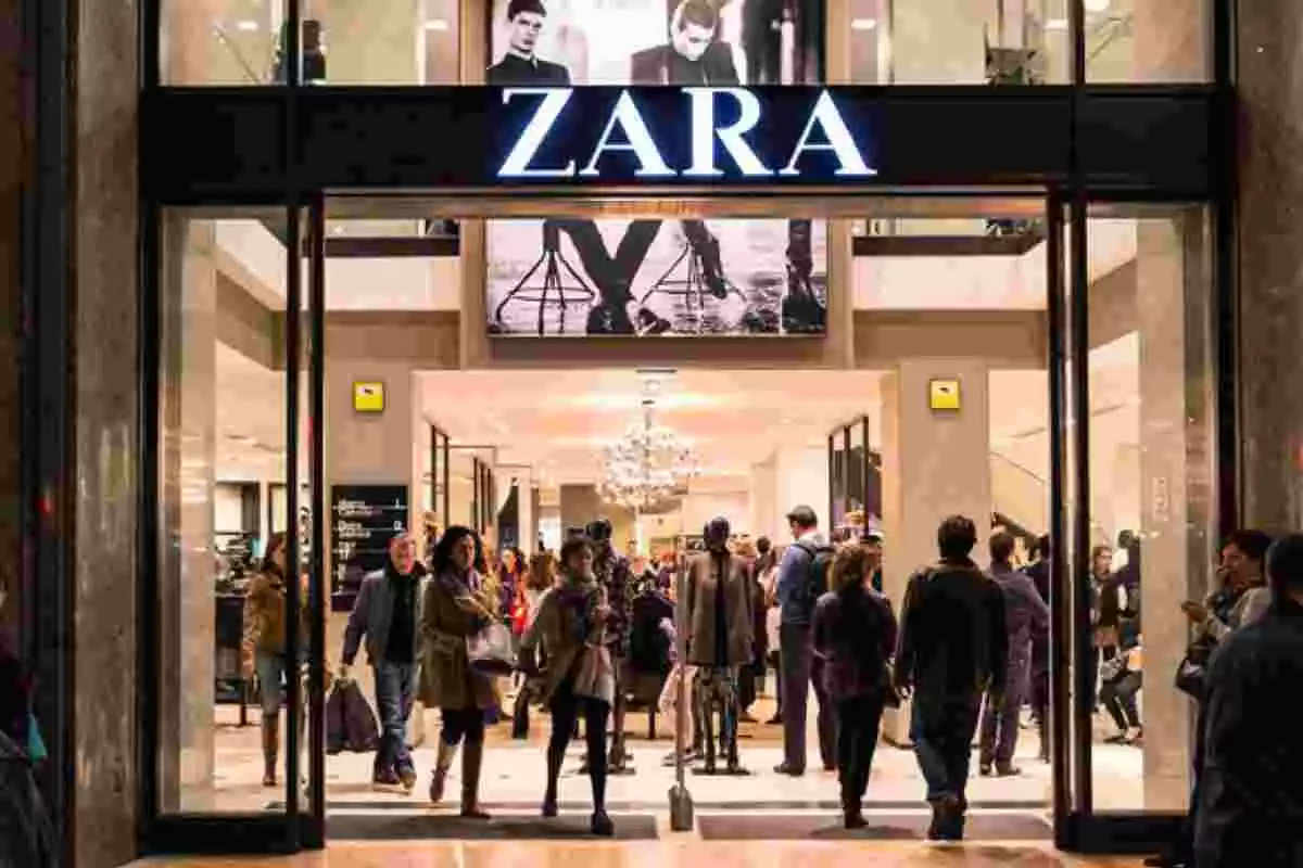 Entrada d'una de les botigues de Zara, del grup Inditex
