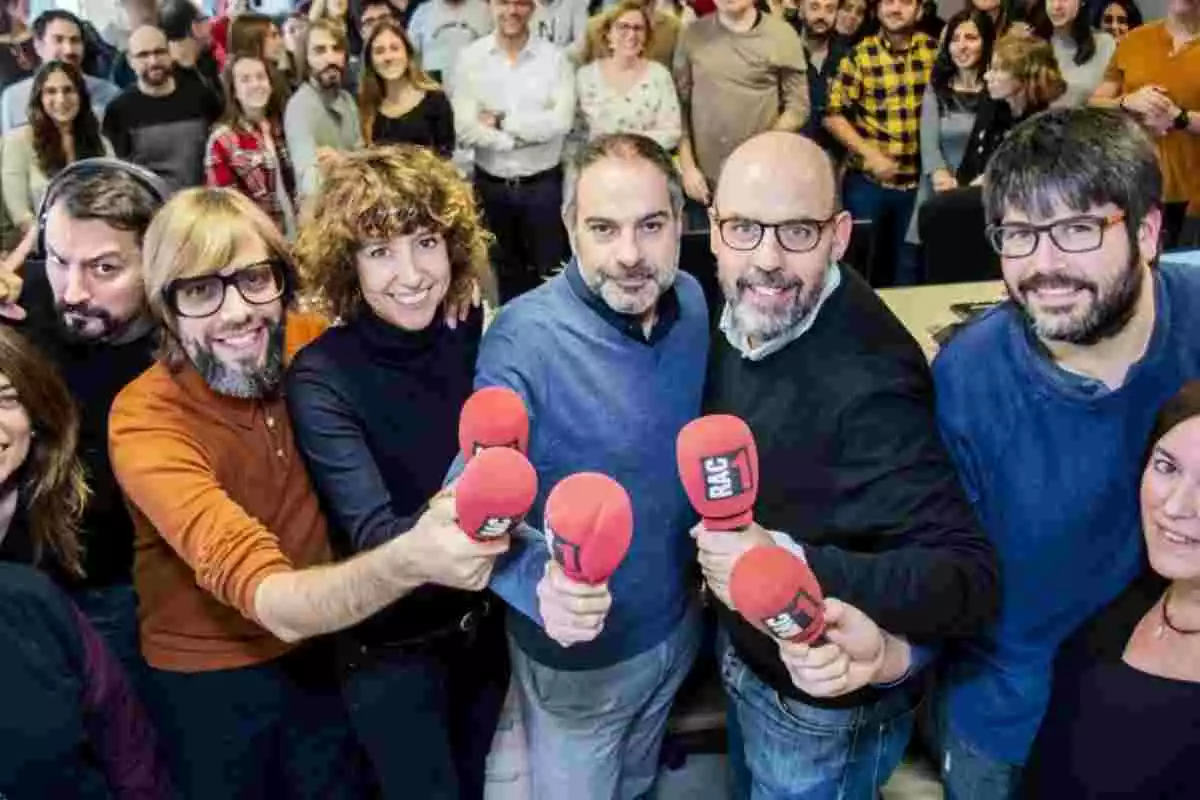 Fotografia de diversos presentadors de RAC1, la cadena de ràdio catalana