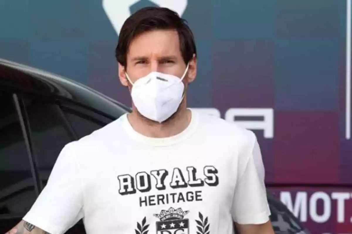 Leo Messi amb mascareta després de realitzar-se la prova de Covid-19 al Camp Nou
