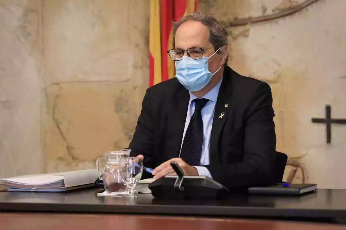 El president de la Generalitat, Quim Torra, amb mascareta, durant una reunió del Consell Executiu