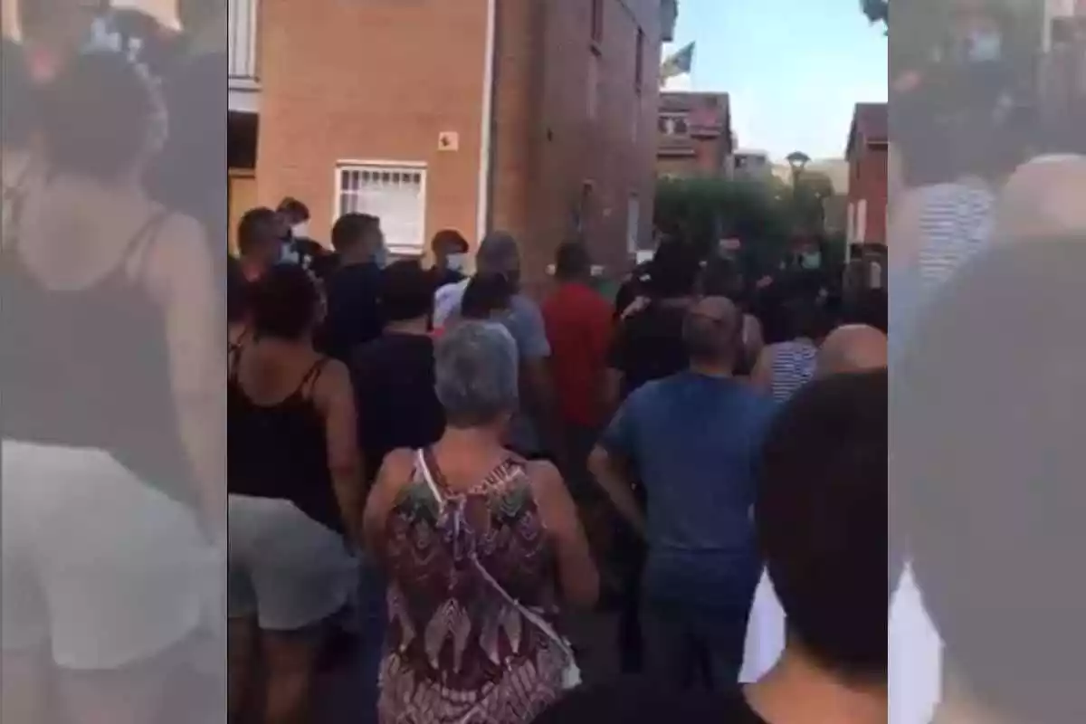 Captura dels incidents viscuts entre okupes i veïns de Pallejà el 17 d'agost del 2020