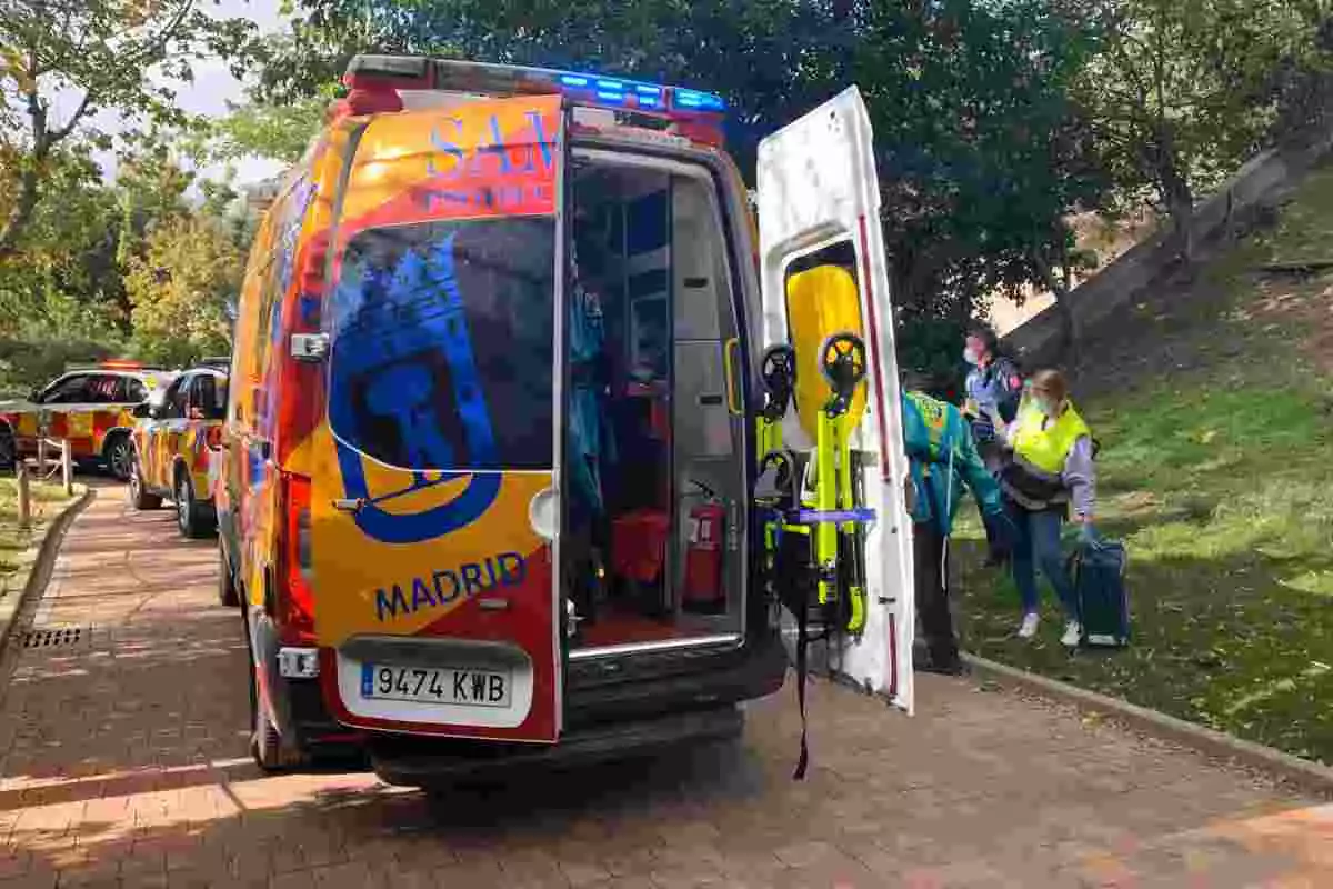 Ambulancia del SAMUR de Madrid al Zoo de Madrid