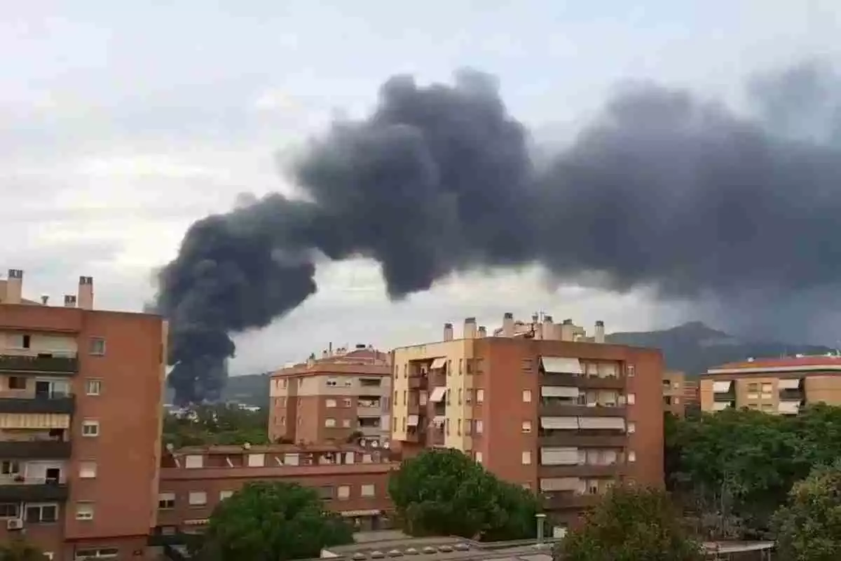 Columna de fum incendi Sant Feliu de Llobregat, 17 de setembre de 2020