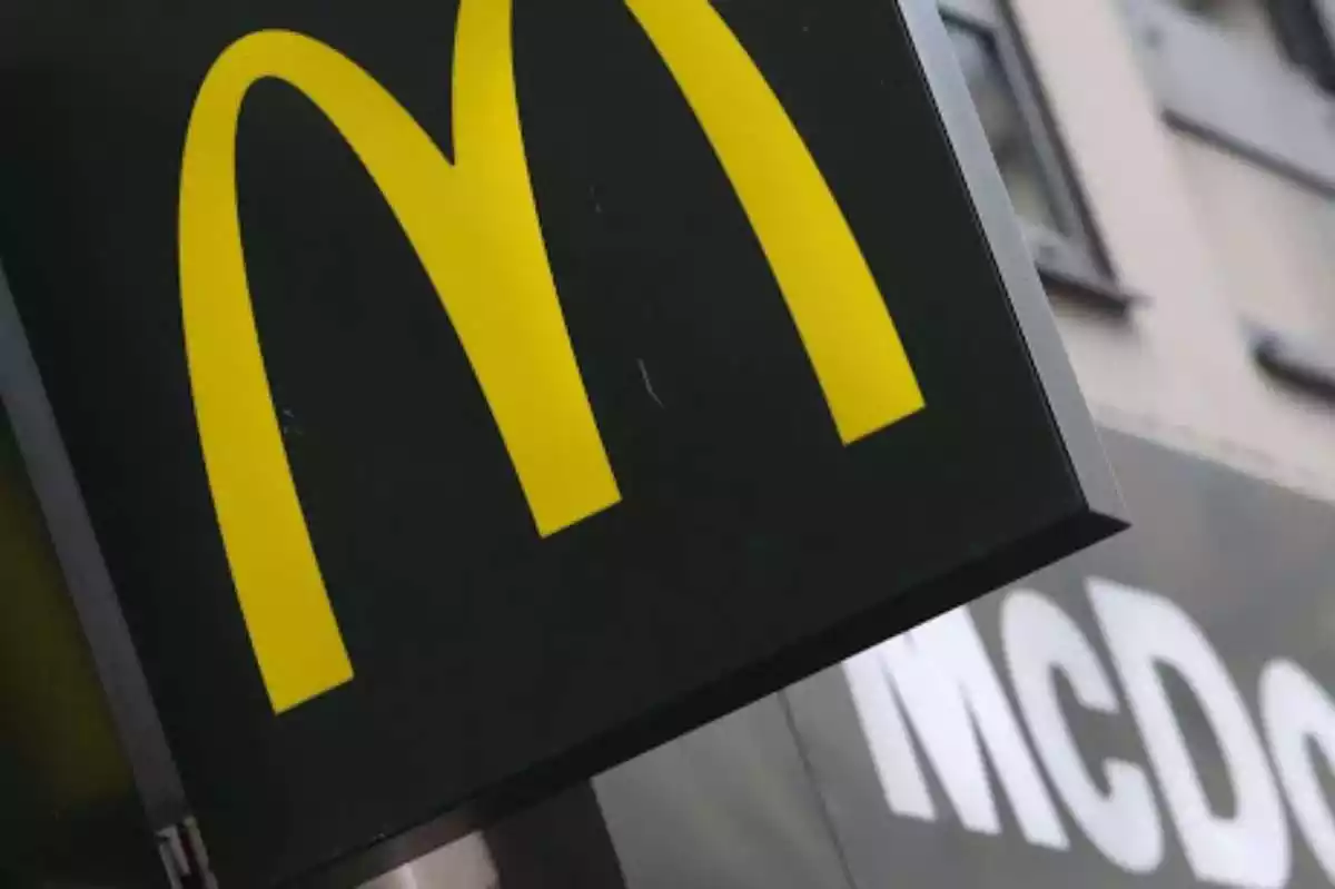 El logo de McDonald's en un dels seus establiments